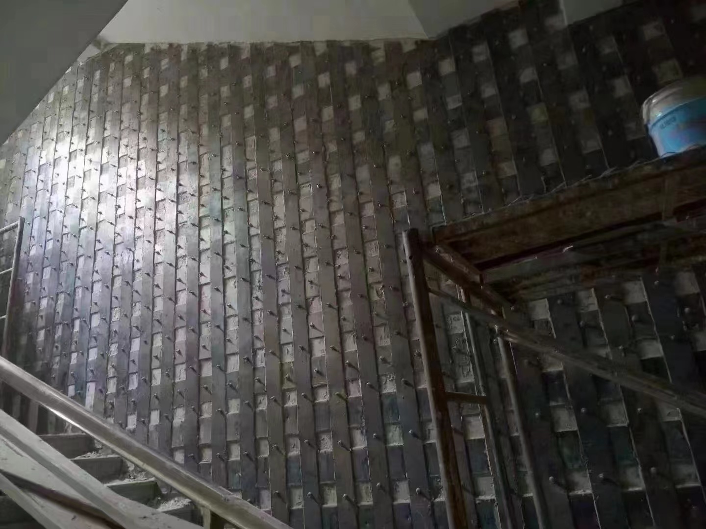 大同粘鋼加固墻面防止空鼓措施